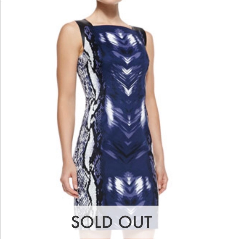 T Tahari Sexy Snake Skin Blue & White pattern sz 4 - Picture 4 of 8